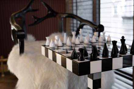 Jeu d'échecs à Mademoiselle Folie Chambéry · Bar & Salon de Thé Chambéry